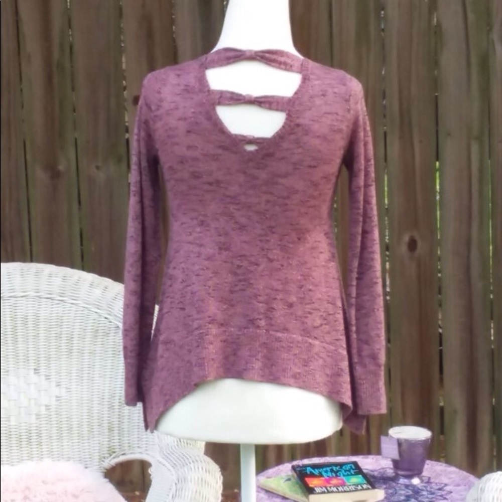 🆕 ~ Cute, lightweight, v-neck sweater